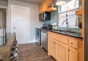 Plaza Pad I - New Apartment! Near Plaza District