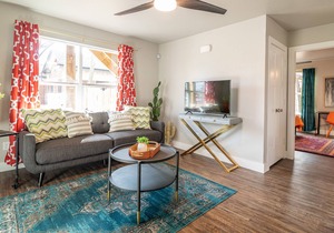 Plaza Pad I - New Apartment! Near Plaza District