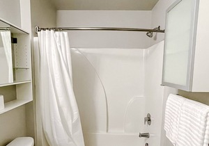 Pleasant 1BD/1BA Studio - DTWN Springfield