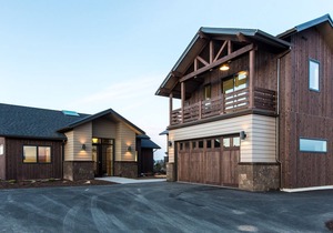 Plush beds ~ heated resort pool ~ hot tub ~ Tetherow/Bend/Bachelor ~ wifi ~ 🐶