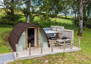 Pods @ Broadway with Hot tub