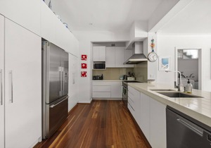 Poolside Stay - Close to Taronga Zoo & Luna Park