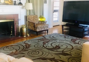 Prime location in Toluca Lake