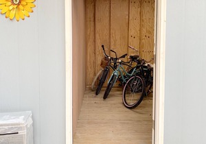 Private Artist Studio, KING Bed, Huge Patio (B)