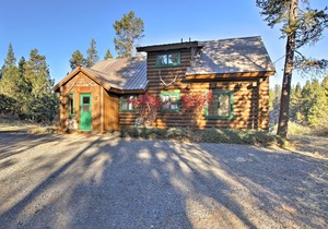 Private Log Cabin in Bend w/ Deschutes River View!