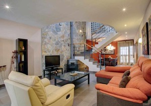 Private pool & parking in Old town.