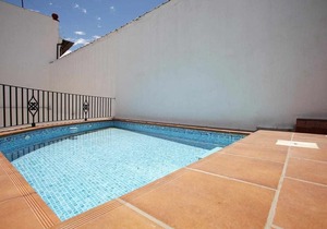 Private pool & parking in Old town.