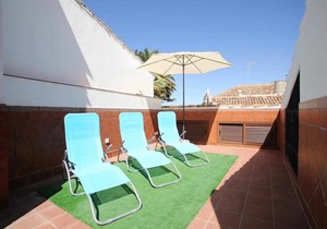 Private pool & parking in Old town.