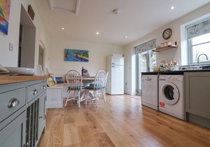 PUDDING COTTAGE, WESTLETON, pet friendly, with open fire in Westleton