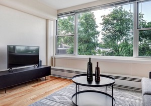 Quaint Brookline studio steps from Coolidge Corner w/ gym by Blueground