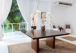 Queen-size suite in a luxury hotel