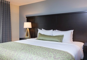 Queen Suite | Free Daily Breakfast, Shared Hot Tub + Pool