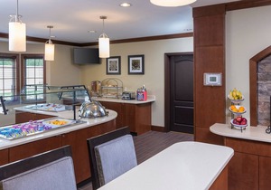 Queen Suite | Free Daily Breakfast, Shared Hot Tub + Pool