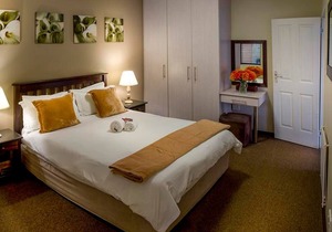 Quiet guest room with double bed and kitchen, near Port Elizabeth