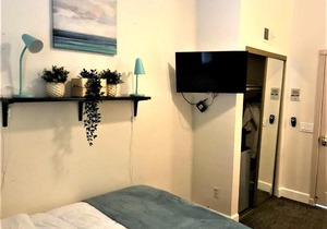 QUIET LITTLE STUDIO DOWNTOWN