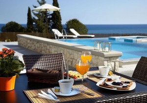 R 337 3 Bedroom Villa with Private Swimming pool with spa ( heated) and Stunning Sea Views