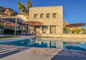 R 343 Exclusive 3 Bedroom Villa with Swimming Pool and Stunning Sea View