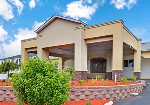 Ramada by Wyndham Kittery Hotel