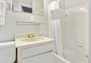 Rathbone Mansions - Two Queen Suite