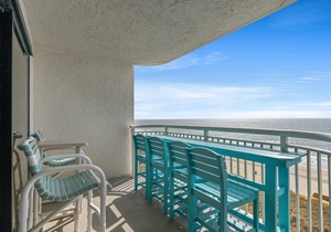 Recently Renovated Oceanfront Condo + Free Attraction Tickets!