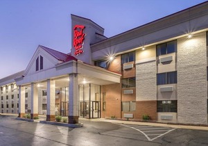 Red Roof Inn & Suites Cleveland - Elyria