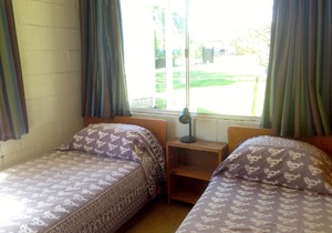 Relax Lakeside - Five Mile Bay Holiday Home, WHAREWAKA