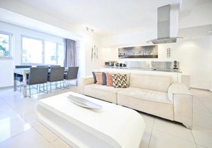 Relaxing 3BR in Ben yehuda 66 by HolyGuest