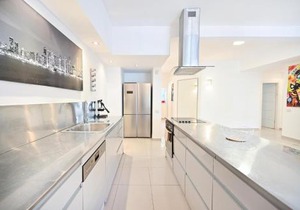 Relaxing 3BR in Ben yehuda 66 by HolyGuest