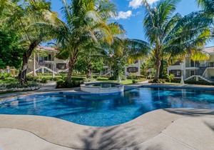 Relaxing, ground-floor apartment w/ a shared pool & pool spa in Playa del Coco