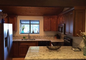 REMODELED 2 BR + LOFT/2.25 BA in Mammoth Lakes - Woodlands Complex - Sleeps 8