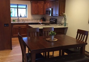 REMODELED 2 BR + LOFT/2.25 BA in Mammoth Lakes - Woodlands Complex - Sleeps 8