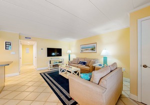 Remodeled Canvasback Condo 1/2 Block from the Beach w/ Free WiFi, Laundry & AC!