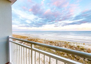 Remodeled, oceanfront condo with balcony, sunrise views, WiFi & W/D