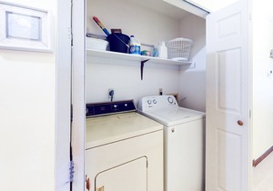 Renovated Home with Deck, Sunroom, Washer/Dryer, Central AC & WiFi