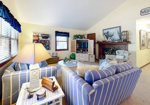 Renovated Home with Deck, Sunroom, Washer/Dryer, Central AC & WiFi