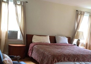 Renovated house on the Hill. Walk everywhere!