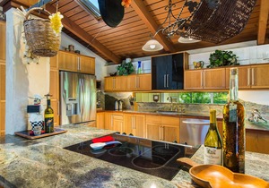 Resort-like Beachside Kailua Lanikai, Pool, AC , WIFI, Kayaks, 50% Discounts