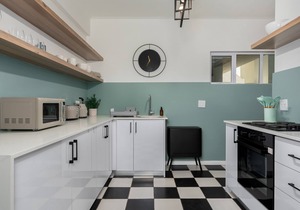 Retro Chic living in heart of Sea Point