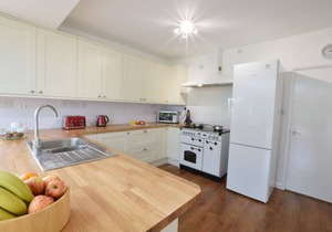 RIPPLEWAY, WALBERSWICK, pet friendly, with open fire in Walberswick