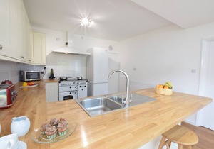 RIPPLEWAY, WALBERSWICK, pet friendly, with open fire in Walberswick