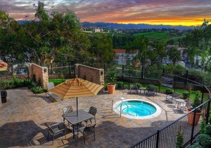 Ritz Pointe Condo w/ AC, gated, walk to Beach!