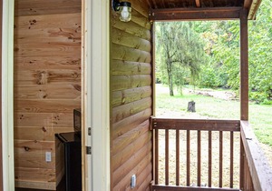River Forge Cabin 54 - Cozy and Rustic 1 Bedroom Cabin - Creek Front