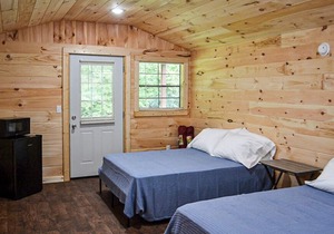 River Forge Cabin 76 - Cozy and Rustic 1 Bedroom Cabin - Creek Front