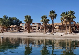 Riverfront Beach Villa 3 Colorado River
