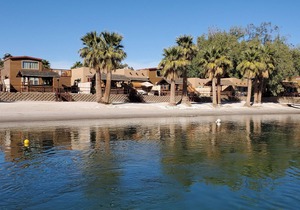 Riverfront Beach Villa 4 Colorado River