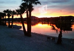 Riverfront Beach Villa 4 Colorado River