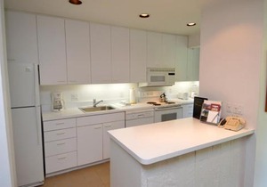 Riverview Unit 8, All the Essentials Riverside Condo with Access to Pool & Hot Tub