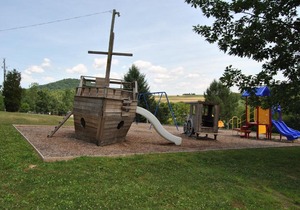 Robin Hill Camping Resort Premium Cottage 4