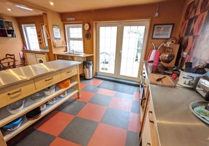 Rose Cottage - a cottage that sleeps 6 guests in 3 bedrooms