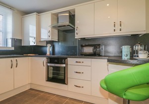 ROWAN COTTAGE, pet friendly, character holiday cottage in St Bees